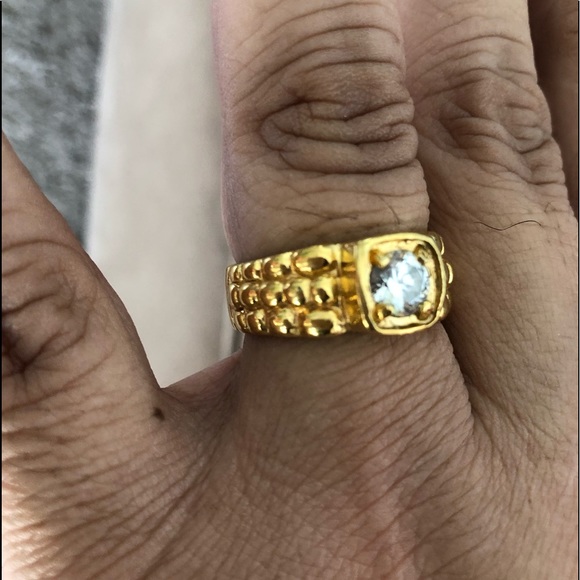 Ring - Picture 1 of 2